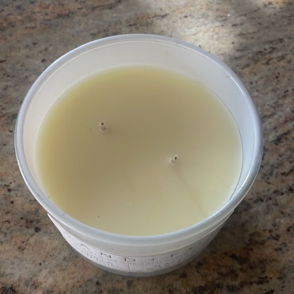 Sand & Fog Vanilla bean Noel candle. Merry & Bright cover - Picture 2 of 5